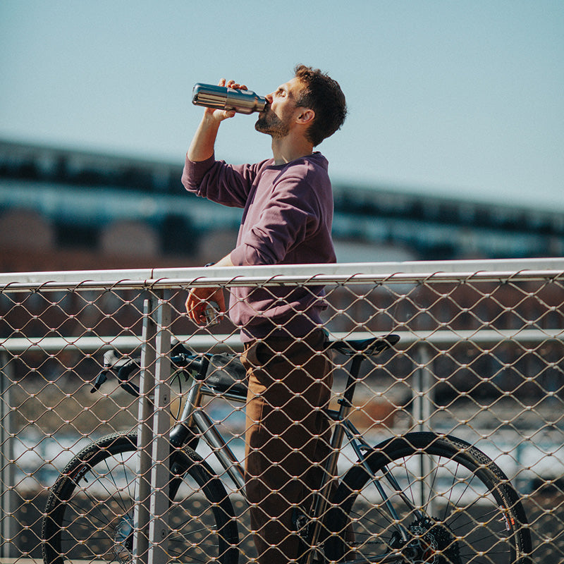 16oz-rise-reflect-with-bamboo-cap-e3 16oz_rise_reflect_man_bike_square.jpg