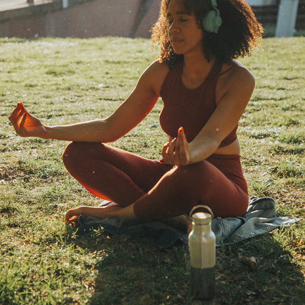 12oz-rise-reflect-with-bamboo-cap-k5 16oz_rise_reflect_yoga_park_headphones_square.jpg