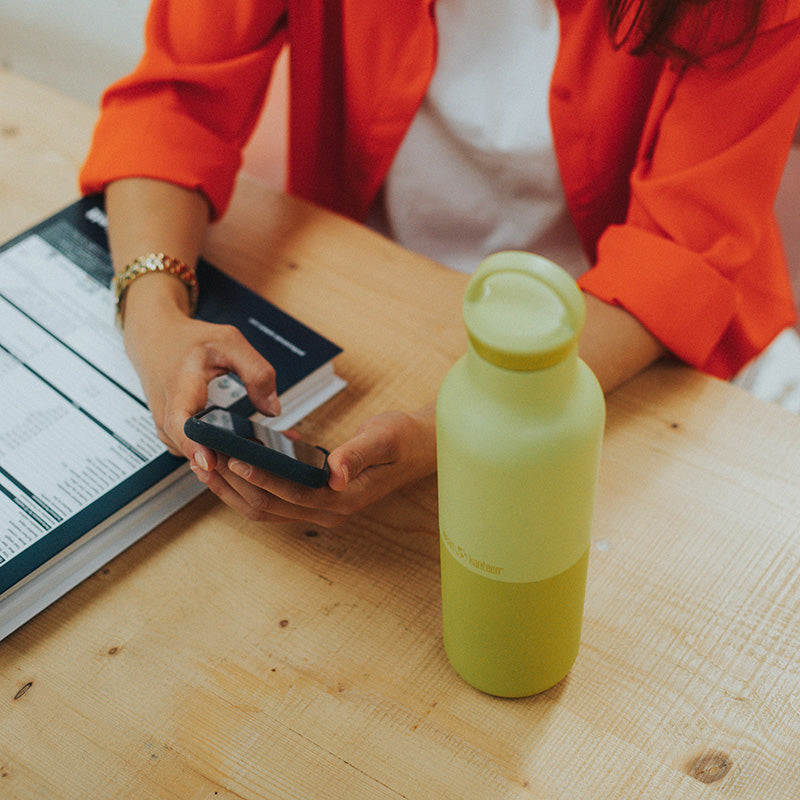 daily-on-the-go-set-r2 20oz_rise_classic_insulated_bottle_acacia_worker_phone_square.jpg