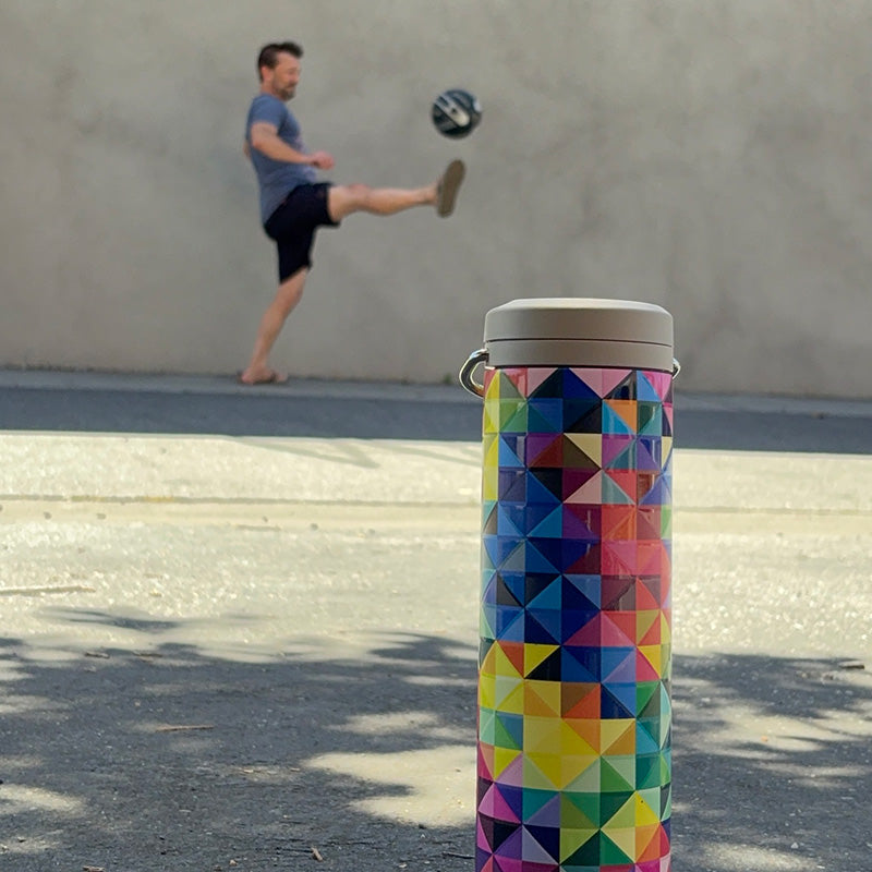 20oz-tkwide-with-twist-cap-mosaic-u6 20oz_tkwide_bottle_seasonal_mosaic_soccerball_player_square.jpg