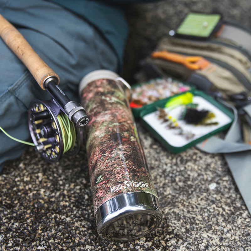 20oz-tkwide-with-cafe-cap-mossy-oak-h6 20oz_tumbler_mossyoak_rainbowtrout_flyfish_top_square.jpg