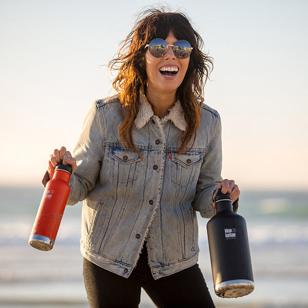 64oz-classic-with-loop-cap-q4 64oz_insulated_classic_black_beach_smile_square.jpg