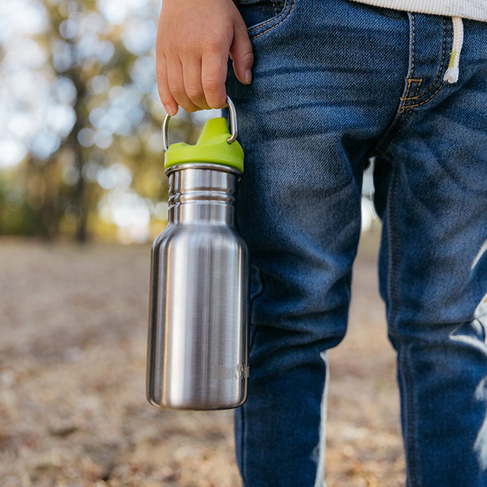 classic-kid-sippy-cap-w8 K12CNSIPPY-BS-kids_sippy_bottle_carry_lifestyle_f9e24b84-a0ae-465d-aad5-3c60c5592b7d.jpg