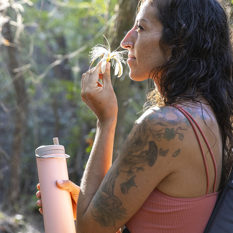20oz-tkwide-with-twist-cap-u8 tkwide_20oz_insulated_bottle_twist_woman_flower_costarica_square.jpg