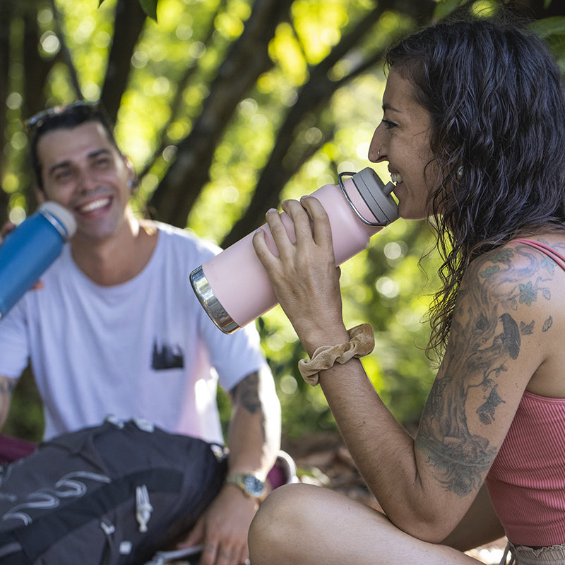 32oz-tkwide-with-twist-cap-i8 tkwide_32oz_insulated_bottle_twist_costarica_couple_drink_square.jpg